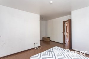 Casa à venda com 199m², 3 dormitórios, 1 suíte, 3 vagas, no bairro Ipanema em Porto Alegre