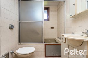 Casa à venda com 199m², 3 dormitórios, 1 suíte, 3 vagas, no bairro Ipanema em Porto Alegre