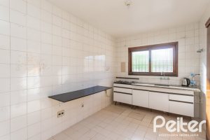 Casa à venda com 199m², 3 dormitórios, 1 suíte, 3 vagas, no bairro Ipanema em Porto Alegre
