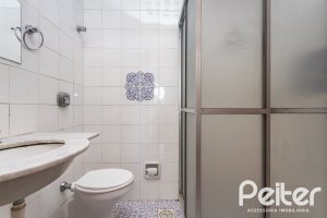 Casa à venda com 199m², 3 dormitórios, 1 suíte, 3 vagas, no bairro Ipanema em Porto Alegre