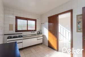 Casa à venda com 199m², 3 dormitórios, 1 suíte, 3 vagas, no bairro Ipanema em Porto Alegre