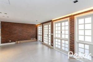 Casa em Condomínio à venda com 193m², 3 dormitórios, 2 suítes, 2 vagas, no bairro Chácara das Pedras em Porto Alegre