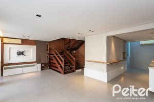 Casa em Condomínio à venda com 193m², 3 dormitórios, 2 suítes, 2 vagas, no bairro Chácara das Pedras em Porto Alegre