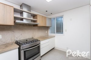 Casa em Condomínio à venda com 193m², 3 dormitórios, 2 suítes, 2 vagas, no bairro Chácara das Pedras em Porto Alegre
