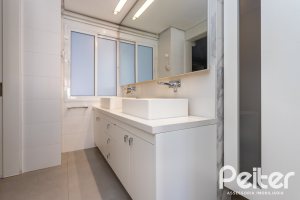 Casa em Condomínio à venda com 193m², 3 dormitórios, 2 suítes, 2 vagas, no bairro Chácara das Pedras em Porto Alegre