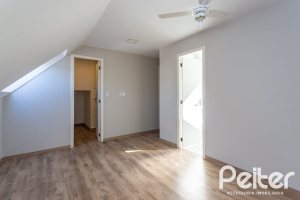 Casa em Condomínio à venda com 193m², 3 dormitórios, 2 suítes, 2 vagas, no bairro Chácara das Pedras em Porto Alegre