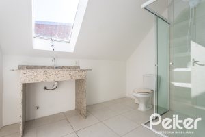 Casa em Condomínio à venda com 193m², 3 dormitórios, 2 suítes, 2 vagas, no bairro Chácara das Pedras em Porto Alegre