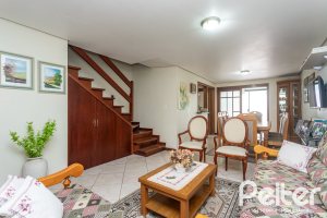 Casa à venda com 157m², 3 dormitórios, 1 suíte, 2 vagas, no bairro Ipanema em Porto Alegre