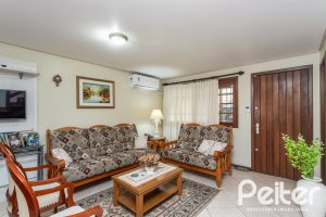 Casa à venda com 157m², 3 dormitórios, 1 suíte, 2 vagas, no bairro Ipanema em Porto Alegre