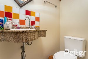 Casa à venda com 157m², 3 dormitórios, 1 suíte, 2 vagas, no bairro Ipanema em Porto Alegre