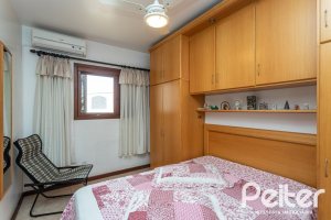 Casa à venda com 157m², 3 dormitórios, 1 suíte, 2 vagas, no bairro Ipanema em Porto Alegre
