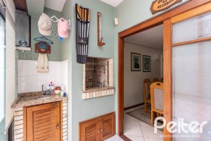 Casa à venda com 157m², 3 dormitórios, 1 suíte, 2 vagas, no bairro Ipanema em Porto Alegre
