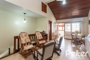 Casa à venda com 157m², 3 dormitórios, 1 suíte, 2 vagas, no bairro Ipanema em Porto Alegre