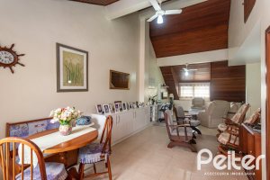 Casa à venda com 157m², 3 dormitórios, 1 suíte, 2 vagas, no bairro Ipanema em Porto Alegre