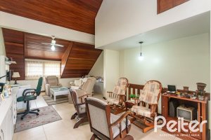 Casa à venda com 157m², 3 dormitórios, 1 suíte, 2 vagas, no bairro Ipanema em Porto Alegre