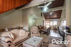 Casa à venda com 157m², 3 dormitórios, 1 suíte, 2 vagas, no bairro Ipanema em Porto Alegre