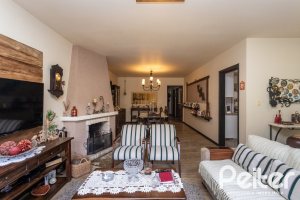 Casa à venda com 149m², 3 dormitórios, 1 suíte, 3 vagas, no bairro Ipanema em Porto Alegre