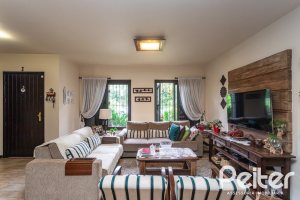 Casa à venda com 149m², 3 dormitórios, 1 suíte, 3 vagas, no bairro Ipanema em Porto Alegre