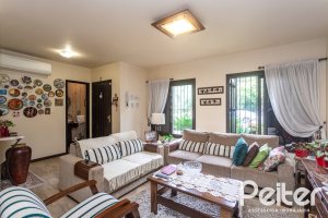 Casa à venda com 149m², 3 dormitórios, 1 suíte, 3 vagas, no bairro Ipanema em Porto Alegre