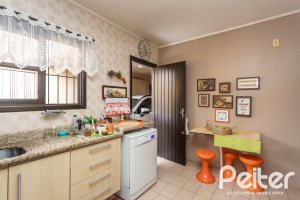 Casa à venda com 149m², 3 dormitórios, 1 suíte, 3 vagas, no bairro Ipanema em Porto Alegre