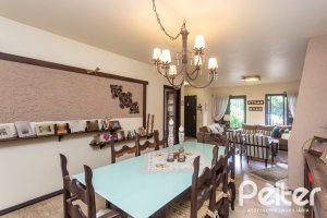 Casa à venda com 149m², 3 dormitórios, 1 suíte, 3 vagas, no bairro Ipanema em Porto Alegre