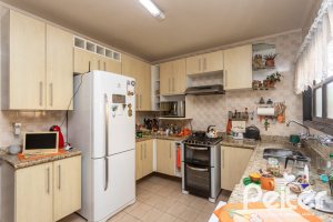 Casa à venda com 149m², 3 dormitórios, 1 suíte, 3 vagas, no bairro Ipanema em Porto Alegre