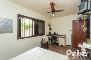 Casa à venda com 149m², 3 dormitórios, 1 suíte, 3 vagas, no bairro Ipanema em Porto Alegre