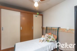 Casa à venda com 149m², 3 dormitórios, 1 suíte, 3 vagas, no bairro Ipanema em Porto Alegre