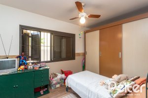 Casa à venda com 149m², 3 dormitórios, 1 suíte, 3 vagas, no bairro Ipanema em Porto Alegre