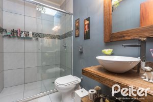 Casa à venda com 149m², 3 dormitórios, 1 suíte, 3 vagas, no bairro Ipanema em Porto Alegre