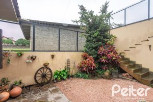 Casa à venda com 149m², 3 dormitórios, 1 suíte, 3 vagas, no bairro Ipanema em Porto Alegre