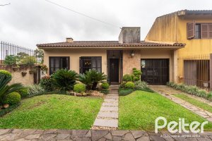 Casa à venda com 149m², 3 dormitórios, 1 suíte, 3 vagas, no bairro Ipanema em Porto Alegre