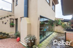 Casa à venda com 149m², 3 dormitórios, 1 suíte, 3 vagas, no bairro Ipanema em Porto Alegre