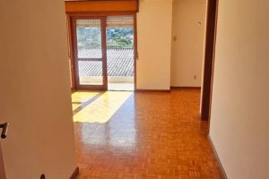 Casa à venda com 250m², 3 dormitórios, 1 suíte, 7 vagas, no bairro Jardim Sabará em Porto Alegre