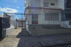 Casa à venda com 250m², 3 dormitórios, 1 suíte, 7 vagas, no bairro Jardim Sabará em Porto Alegre
