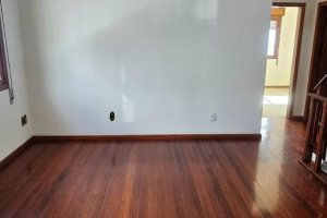 Casa à venda com 250m², 3 dormitórios, 1 suíte, 7 vagas, no bairro Jardim Sabará em Porto Alegre