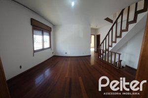 Casa à venda com 250m², 3 dormitórios, 1 suíte, 7 vagas, no bairro Jardim Sabará em Porto Alegre