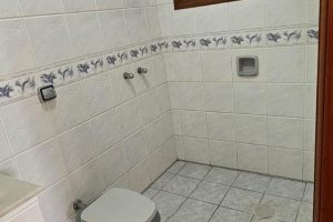 Casa à venda com 250m², 3 dormitórios, 1 suíte, 7 vagas, no bairro Jardim Sabará em Porto Alegre