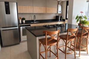 Apartamento à venda com 81m², 2 dormitórios, 1 suíte, 1 vaga, no bairro Santa Maria Goretti em Porto Alegre