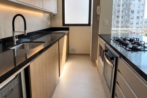 Apartamento à venda com 81m², 2 dormitórios, 1 suíte, 1 vaga, no bairro Santa Maria Goretti em Porto Alegre