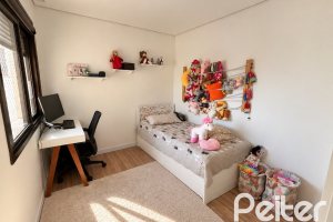 Apartamento à venda com 81m², 2 dormitórios, 1 suíte, 1 vaga, no bairro Santa Maria Goretti em Porto Alegre