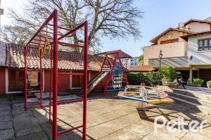 Casa em Condomínio à venda com 179m², 4 dormitórios, 1 suíte, 2 vagas, no bairro Cavalhada em Porto Alegre