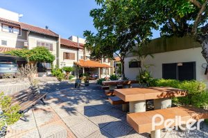 Casa em Condomínio à venda com 179m², 4 dormitórios, 1 suíte, 2 vagas, no bairro Cavalhada em Porto Alegre