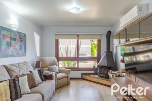 Casa em Condomínio à venda com 179m², 4 dormitórios, 1 suíte, 2 vagas, no bairro Cavalhada em Porto Alegre