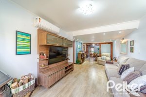 Casa em Condomínio à venda com 179m², 4 dormitórios, 1 suíte, 2 vagas, no bairro Cavalhada em Porto Alegre