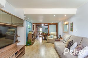 Casa em Condomínio à venda com 179m², 4 dormitórios, 1 suíte, 2 vagas, no bairro Cavalhada em Porto Alegre