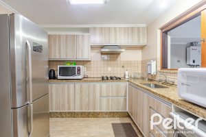 Casa em Condomínio à venda com 179m², 4 dormitórios, 1 suíte, 2 vagas, no bairro Cavalhada em Porto Alegre