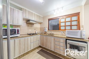 Casa em Condomínio à venda com 179m², 4 dormitórios, 1 suíte, 2 vagas, no bairro Cavalhada em Porto Alegre