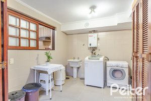 Casa em Condomínio à venda com 179m², 4 dormitórios, 1 suíte, 2 vagas, no bairro Cavalhada em Porto Alegre