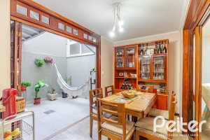 Casa em Condomínio à venda com 179m², 4 dormitórios, 1 suíte, 2 vagas, no bairro Cavalhada em Porto Alegre